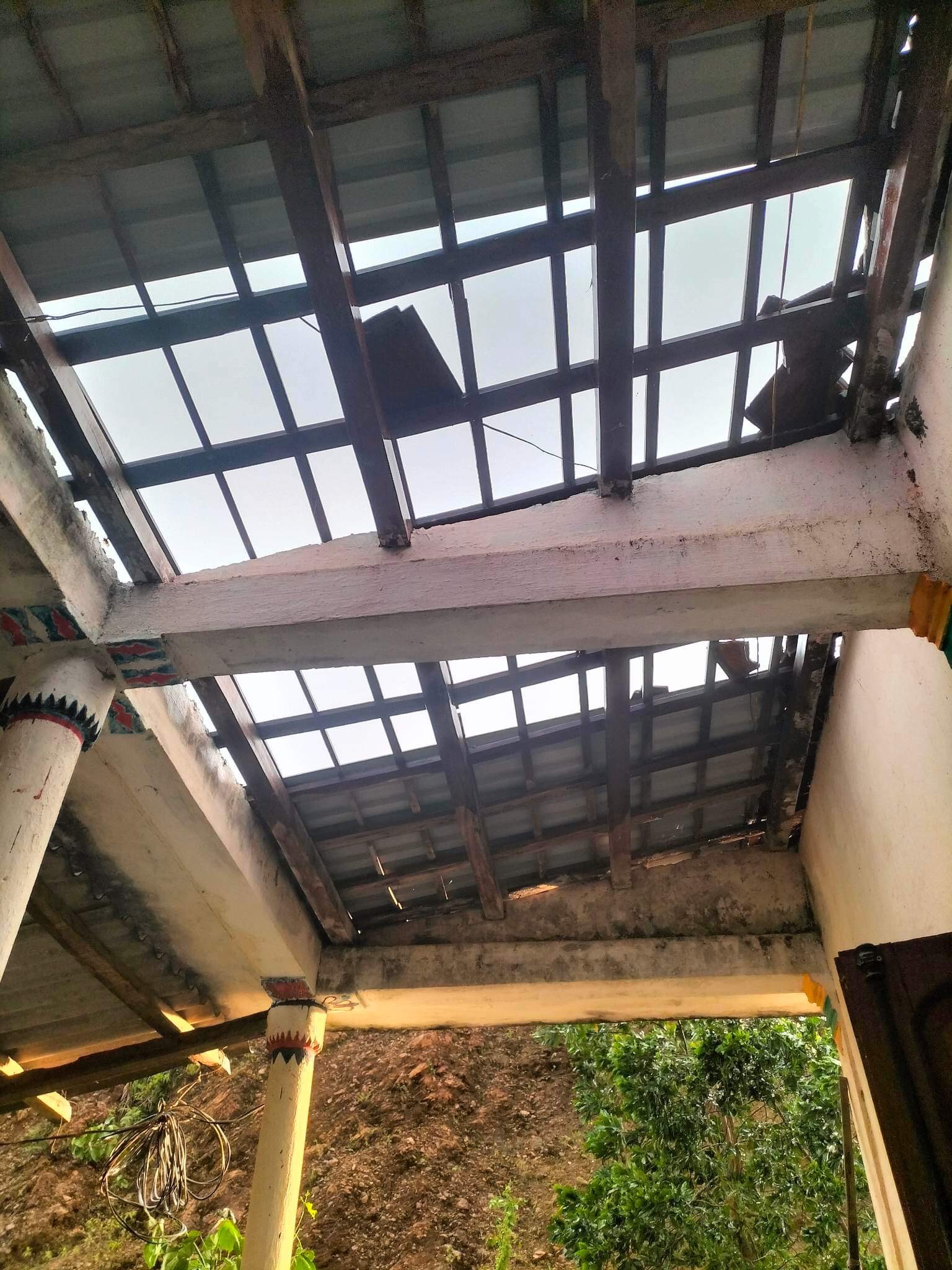Nhiều ngôi nhà tại xã Lâm Đớt bị tốc mái