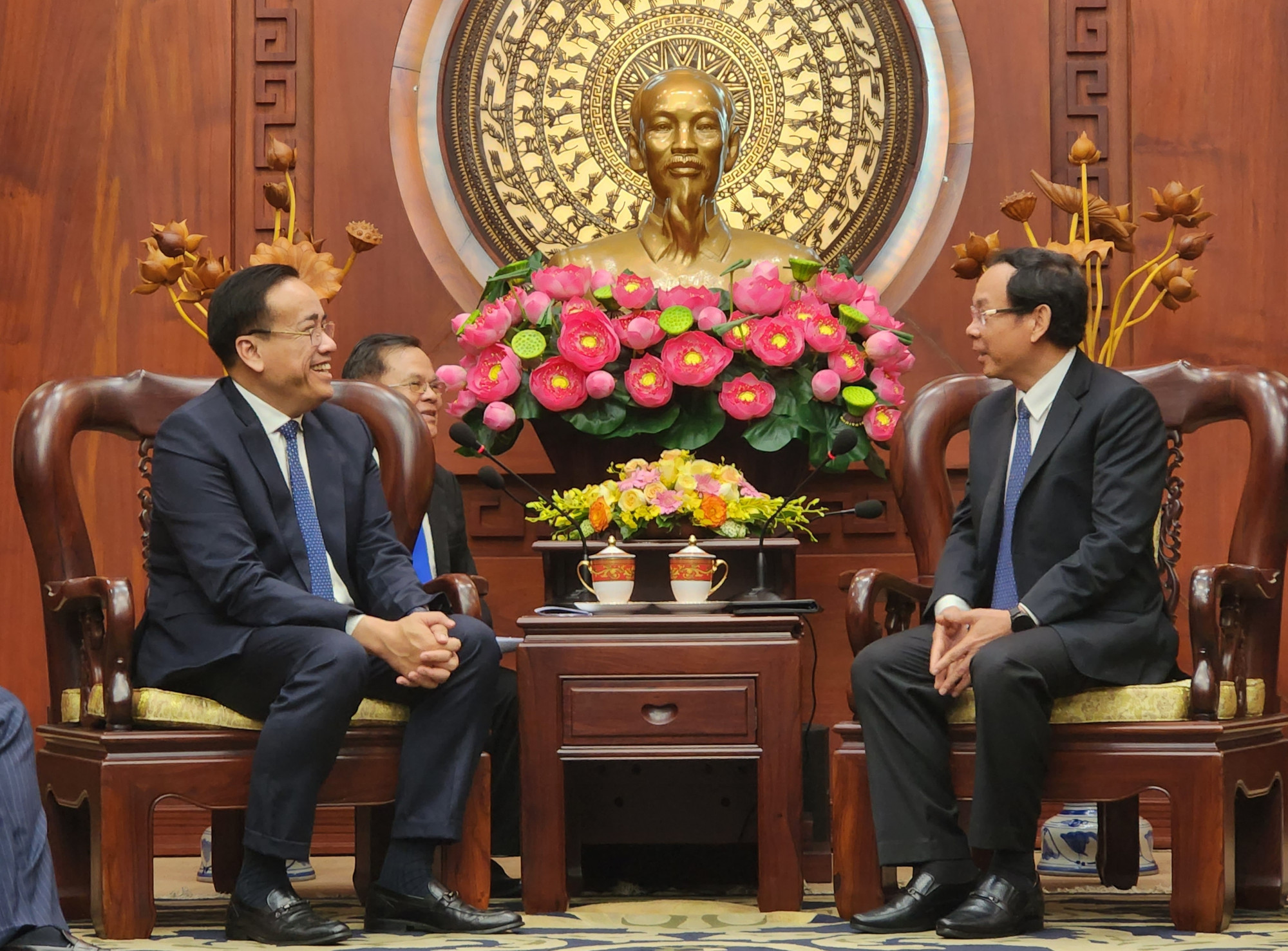 Trong nhiệm kỳ tân Tổng Lãnh sự Chan Sorykan mong muốn thúc đẩy mối quan hệ giữa VN và Campuchia, tăng cường hợp tác giữa TPHCM và PhnomPenh. 