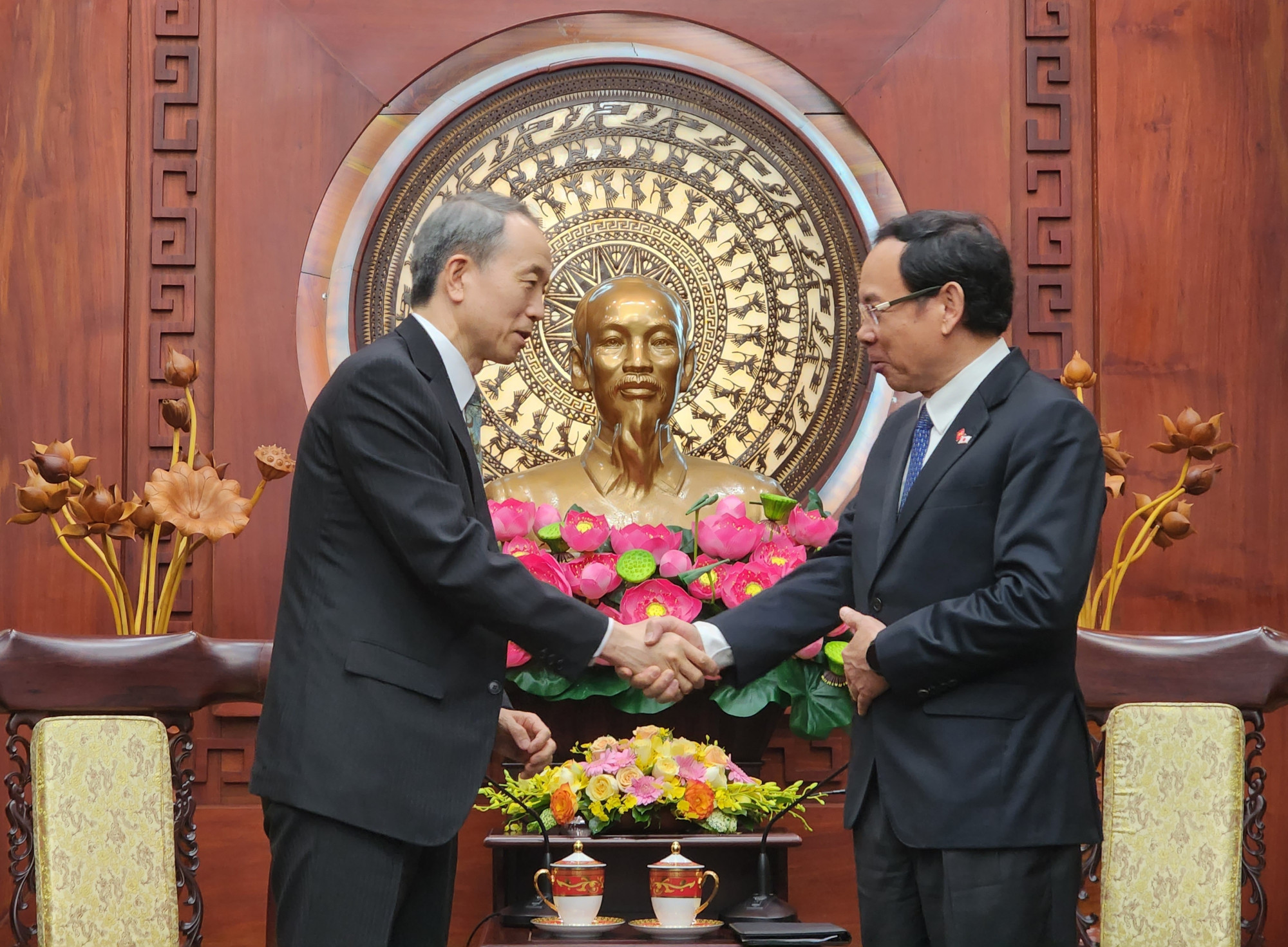 Bí thư Thành ủy Nguyễn Văn Nên chào đón tân Tổng Lãnh sự Nhật Bản Ono Masuo đén nhận nhiệm sở
