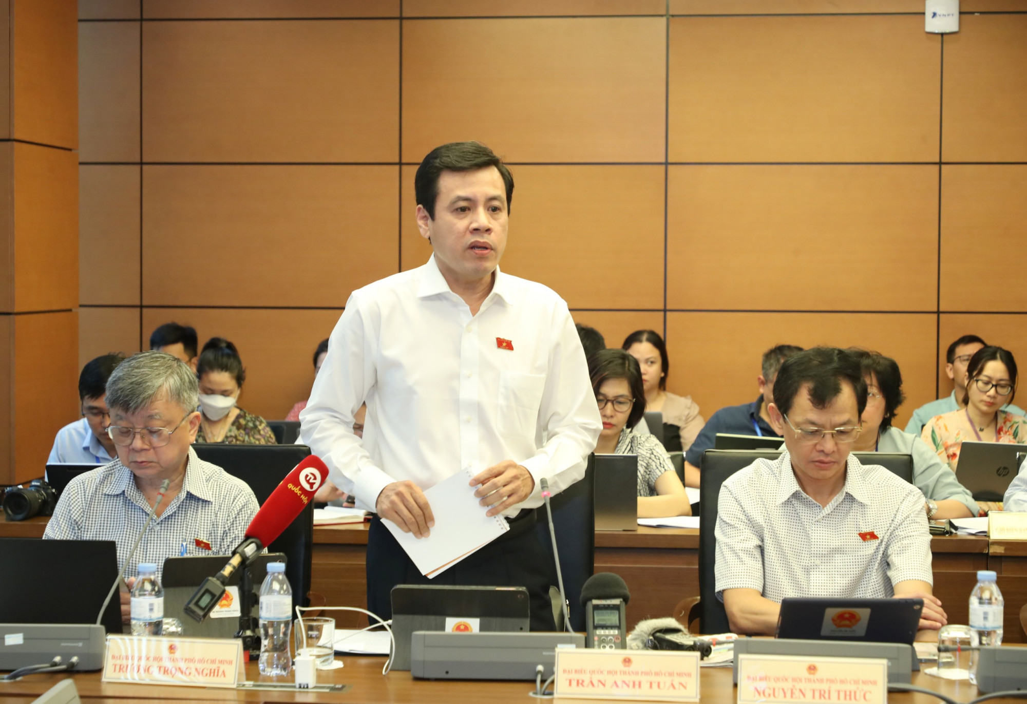ĐBQH Trần Anh Tuấn cho rằng, chương trình phục hồi, phát triển kinh tế xã hội phải tiến hành cấp bách