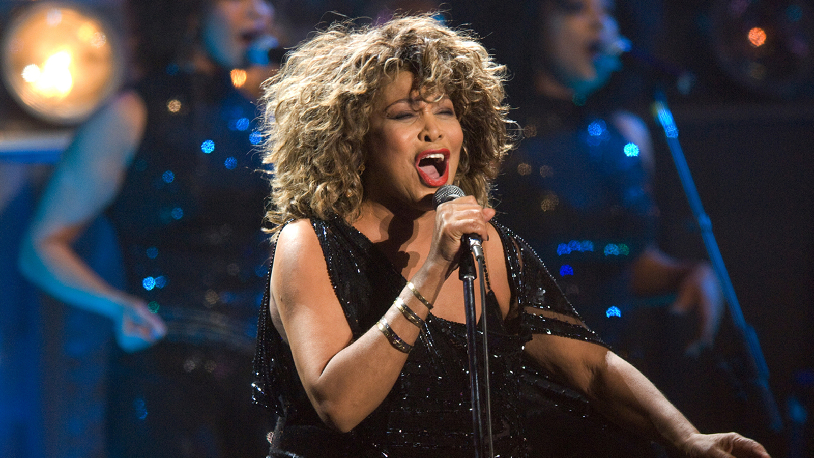 Tina Turner có cuộc đời rực rỡ trên sân khấu với hàng loạt bản hit