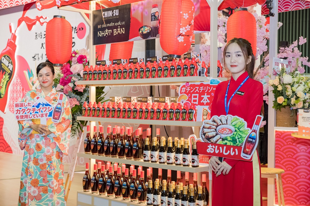 Bộ sản phẩm gia vị khẩu vị Nhật Bản được bày bán tại gian hàng CHIN-SU - Ảnh: Masan