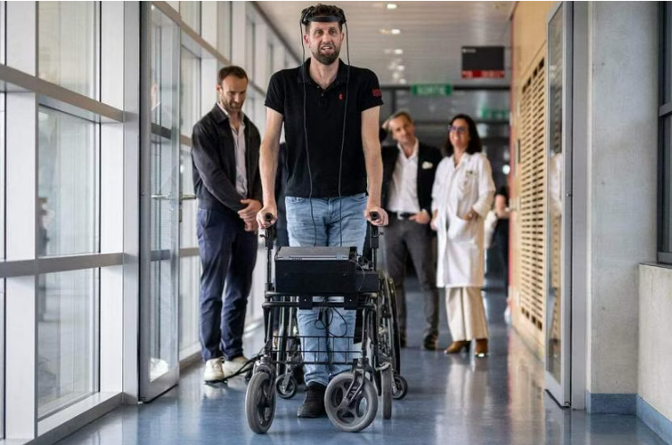 Gert-Jan đã bị liệt hai chân trong hơn một thập kỷ sau khi bị chấn thương tủy sống trong một vụ tai nạn xe đạp. ẢNH: AFP