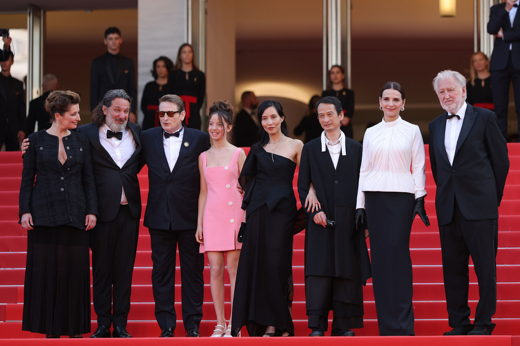 Đạo diễn Trần Anh Hùng cùng ê-kíp làm phim La passion de Dodin Bouffant có mặt trên thảm đỏ Cannes 2023