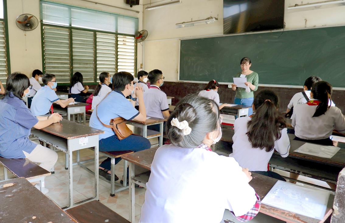 Học sinh TPHCM thi môn tiếng Anh tại kỳ thi vào lớp Mười năm học 2022-2023 - ẢNH: P.T