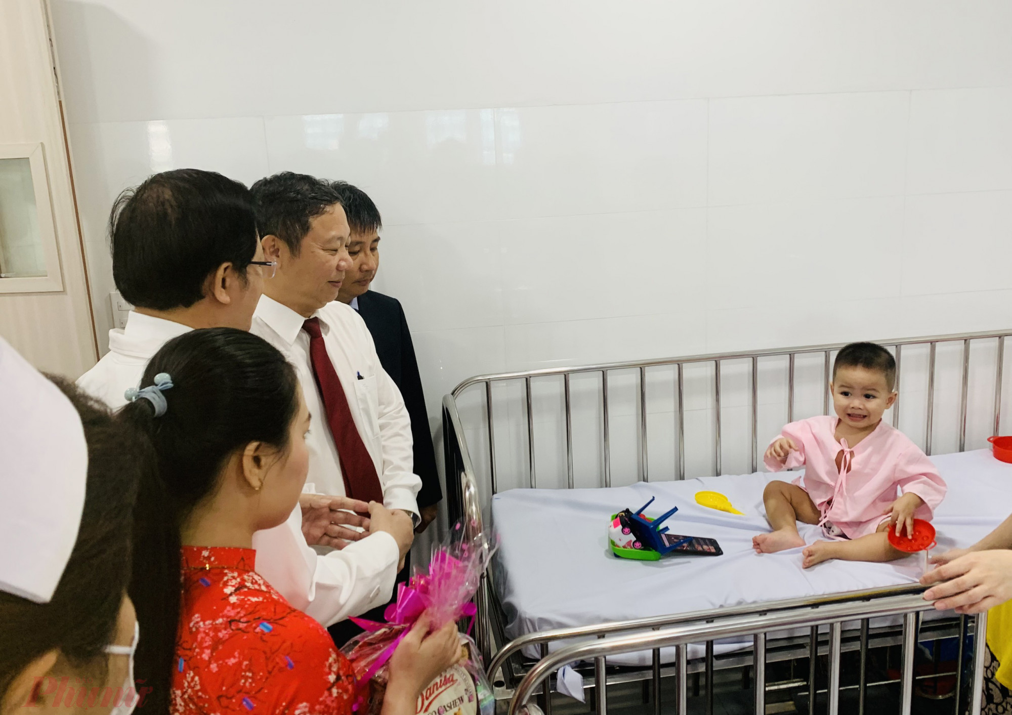 Ông Dương Anh Đức - Phó chủ tịch UBND TPHCM - cho biết cùng với Bệnh viện Nhi Đồng 1, Bệnh viện Nhi Đồng 2 và Bệnh viện Nhi Đồng TPHCM đã rất nỗ lực trong công tác khám, chữa bệnh cho các cháu bé