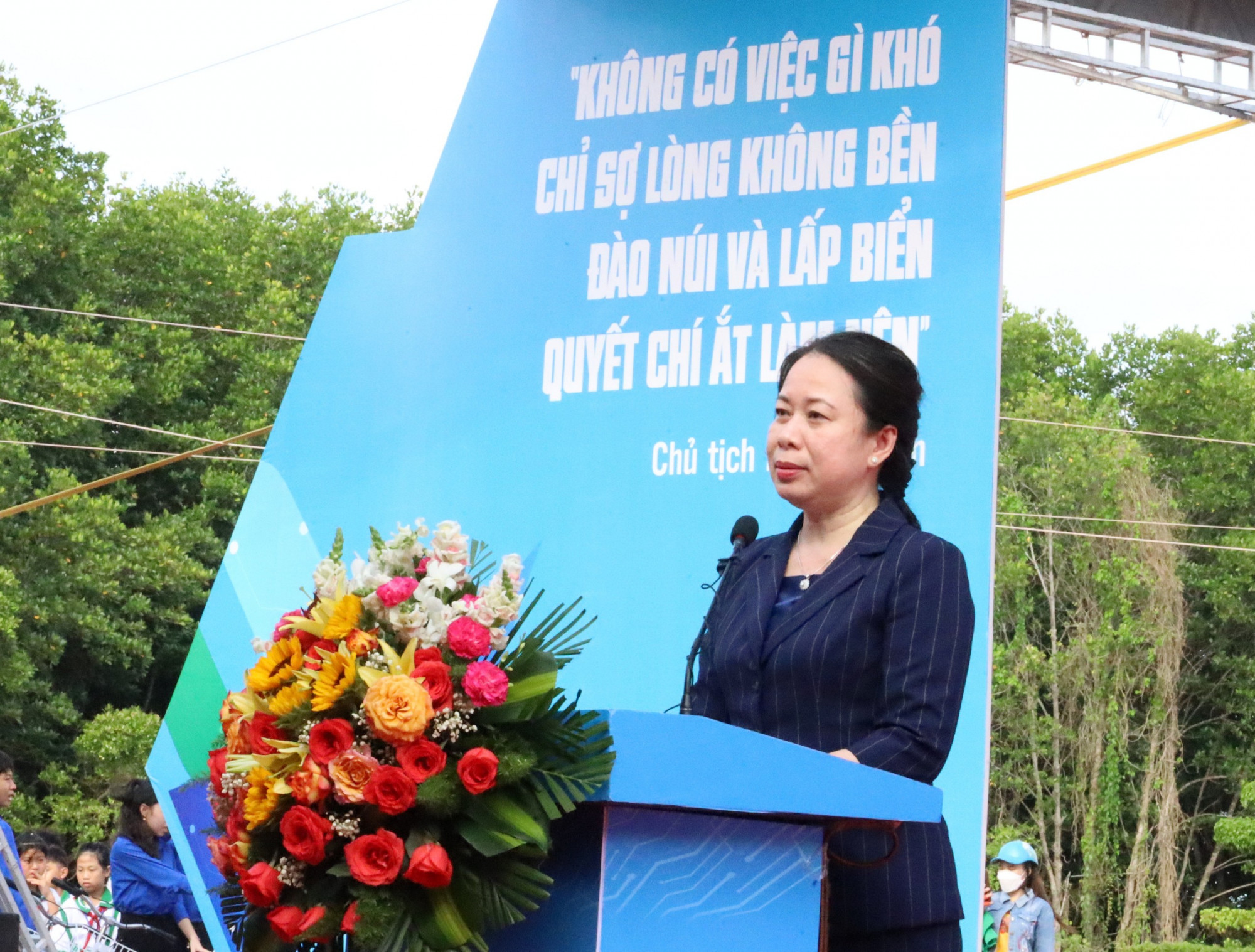 Phó chủ tịch nước Võ Thị Ánh Xuân phát biểu chỉ đạo tại lễ ra quân. Ảnh: Trung Phạm 