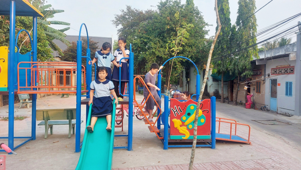 Trường học bỏ hoang ở xã Quy Đức, huyện Bình Chánh được cải tạo thành công viên cho trẻ em - ẢNH: PHAN TUYỀN