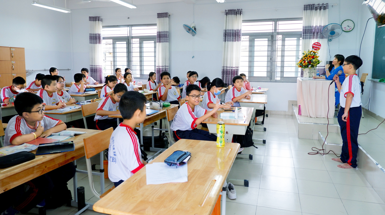 Nhu cầu vào các trường chất lượng cao, trường tiên tiến rất lớn dẫn đến cuộc đua gay gắt vào lớp Sáu  (trong ảnh: Học sinh lớp Sáu của Trường THCS Phan Văn Trị, quận Gò Vấp, TPHCM) - ẢNH: P.T.