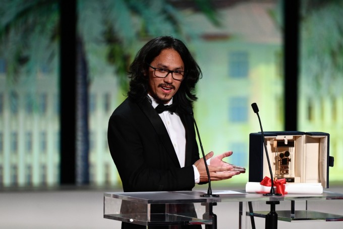 Đạo diễn Phạm Thiên Ân nhận giải camera vàng với phim Bên trong vỏ kén vàng