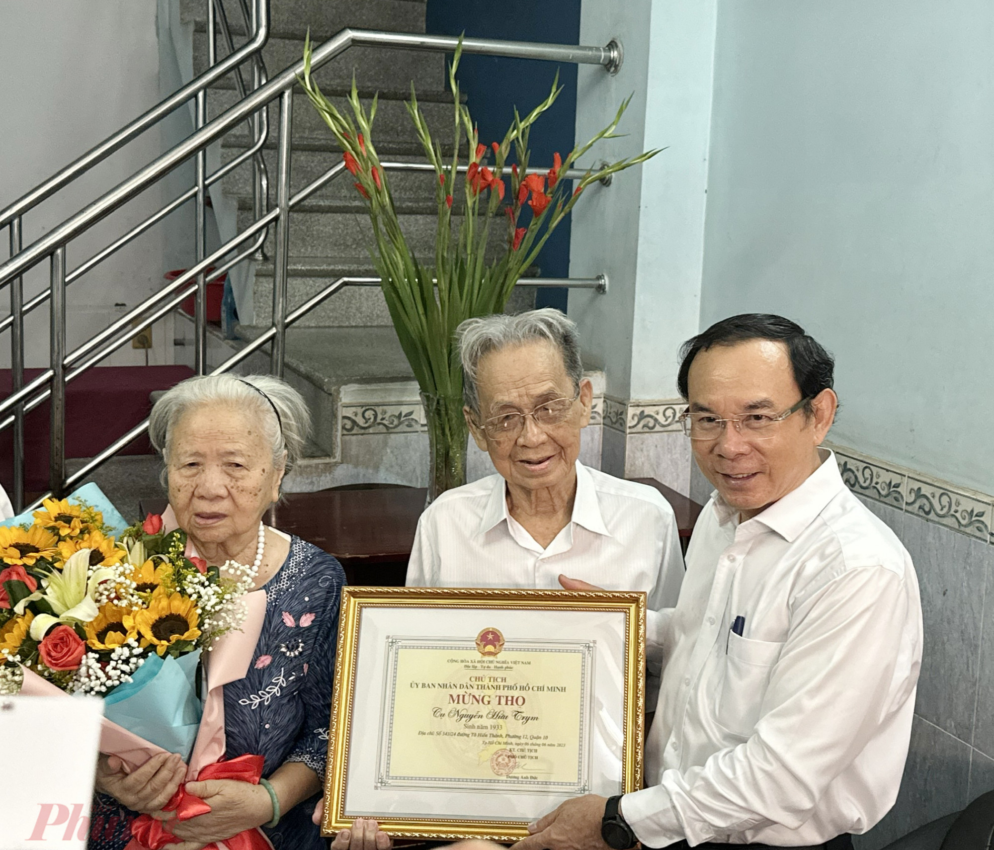 Bí thư Thành ủy TPHCM Nguyễn Văn Nên đến thăm, chúc thọ ông Nguyễn Hữu Trym 