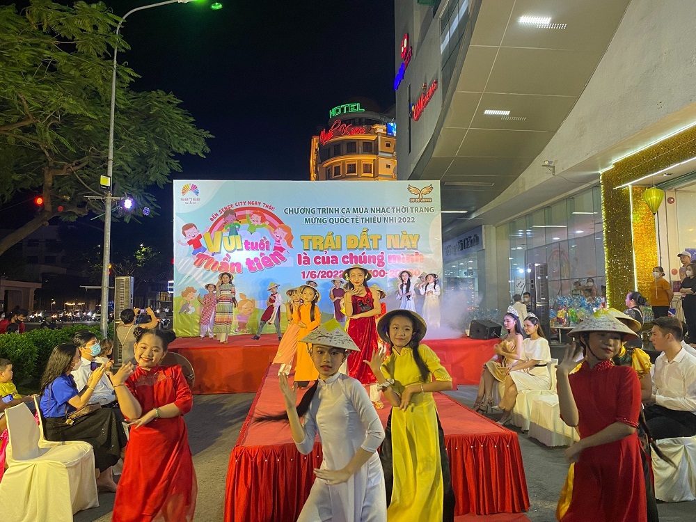 Chương trình ca múa nhạc thời trang ngày Quốc tế Thiếu nhi tại Trung tâm thương mại Sense City Cần Thơ - Ảnh: Saigon Co.op
