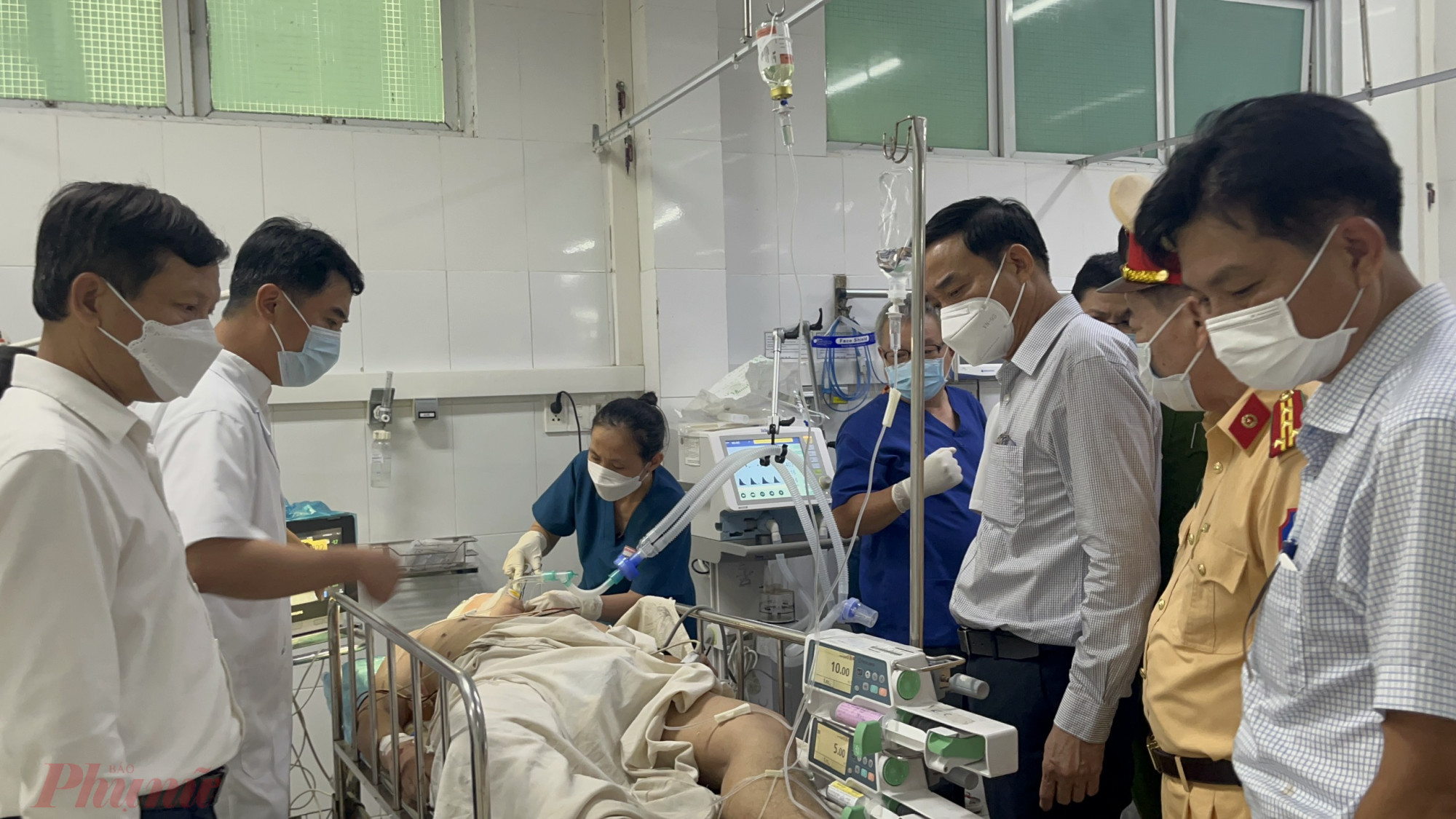 Chủ tịch UBND TP.Đà Nẵng thăm hỏi các nạn nhân đang điều trị tại Bệnh viện Đà Nẵng