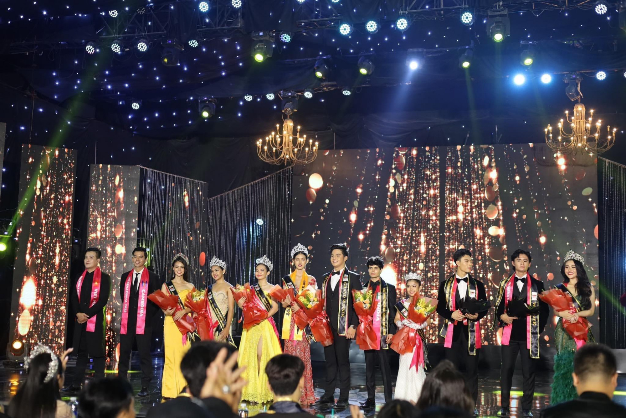 Hình ảnh trong đêm chung kết cuộc thi Miss and Mister Universe World International 2023 tổ chức tại TPHCM vào cuối tháng 5