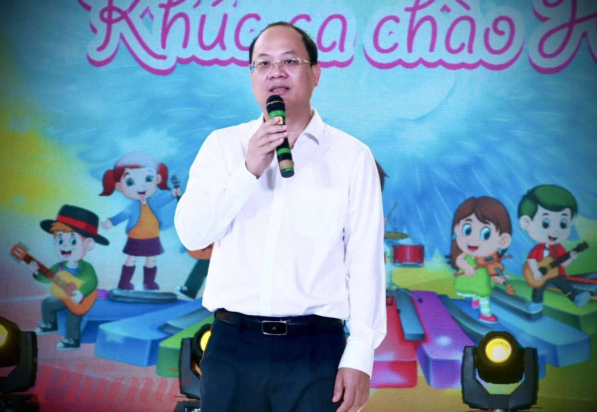 Ông Nguyễn Hồ Hải, Phó Bí thư Thành ủy TP HCM gửi lời thăm hỏi chúc mừng đến các em thiếu nhi. Ảnh: TÚ NGÂN