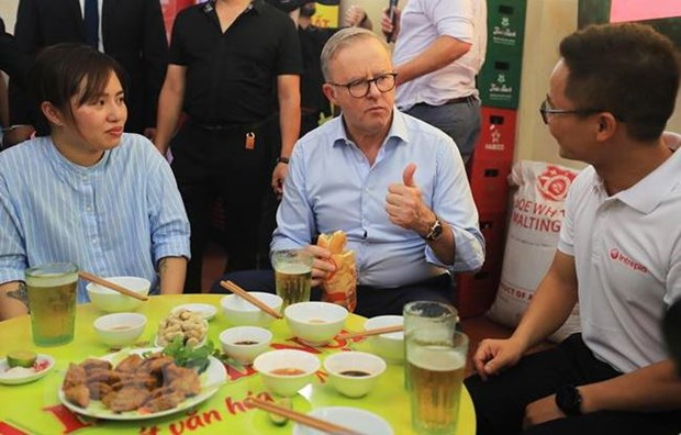 Thủ tướng Australia Anthony Albanese dành lời khen với bánh mỳ của Việt Nam