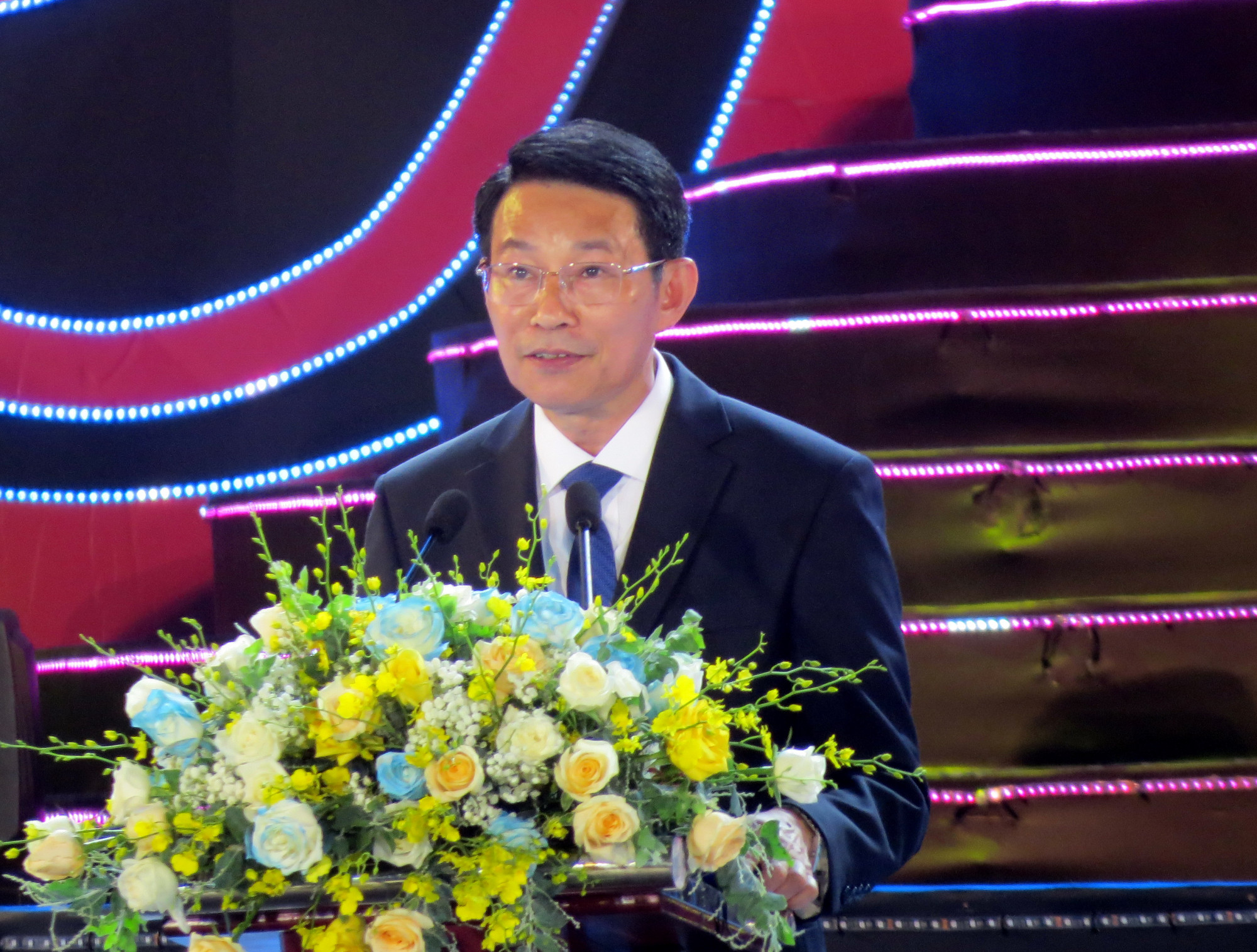 Ông Đinh Văn Thiệu - Phó Chủ tịch UBND tỉnh Khánh Hòa phát biểu khai mạc Festival Biển lần thứ 10