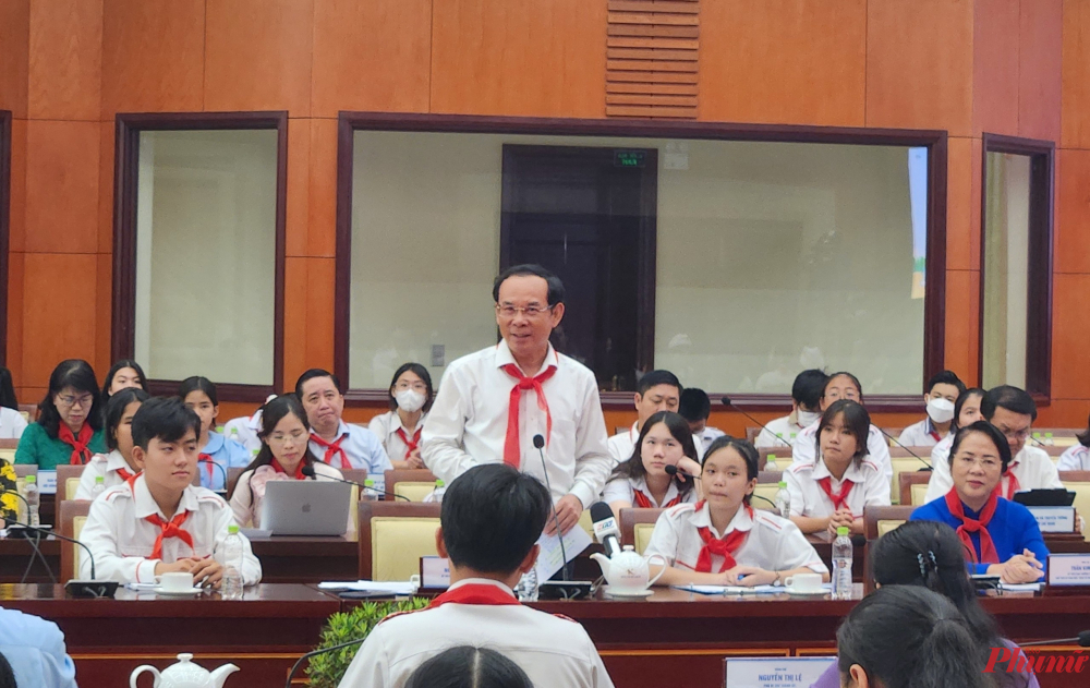 Bí thư Thành ủy Nguyễn Văn Nên cho rằng thiếu nhi nói ít nhưng người lớn phải hiểu nhiều và có hành động