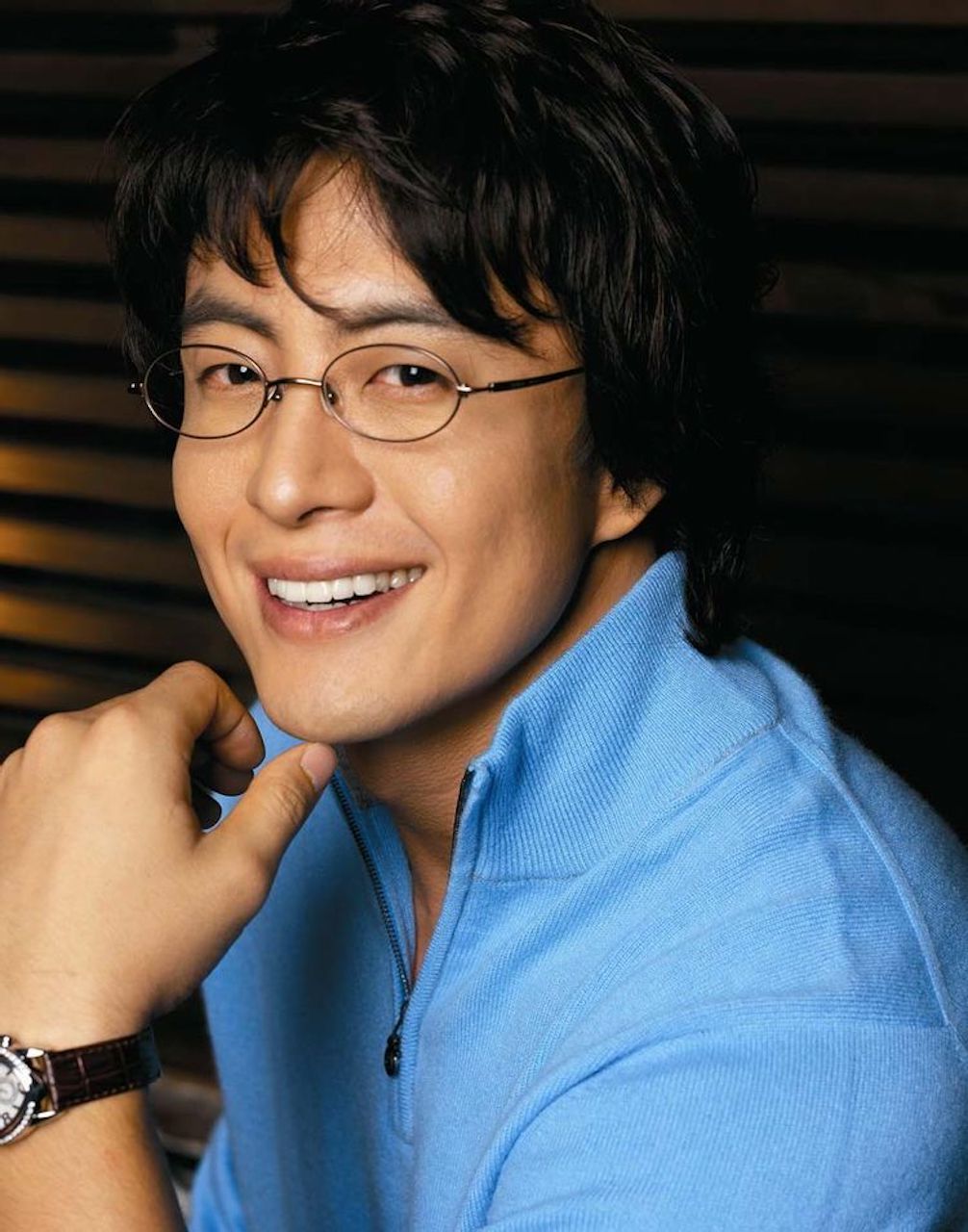 Bae Yong Joon được biết đến rộng rãi với vai diễn mang tính biểu tượng trong bộ phim truyền hình ăn khách Bản tình ca mùa đông, từng thành lập KeyEast Entertainment vào năm 1996. Công ty hiện đang quản lý khá nhiều tên tuổi nổi bật như Hwang In Youp, Kim Dong-wook, Lee Dong-hwi… Hiện tại, nam diễn viên không còn hoạt động nghệ thuật nhiều mà tập trung cho công việc kinh doanh chuỗi nhà hàng sang trọng.