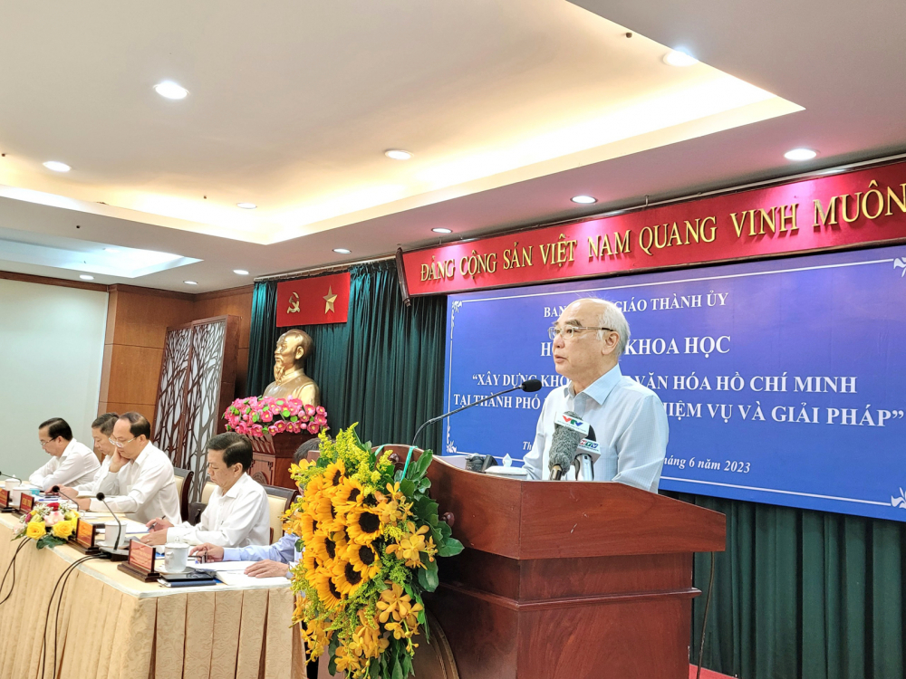 Ông Phan Nguyễn Như Khuê - Trưởng ban Tuyên giáo Thành ủy TPHCM - phát biểu tại hội thảo