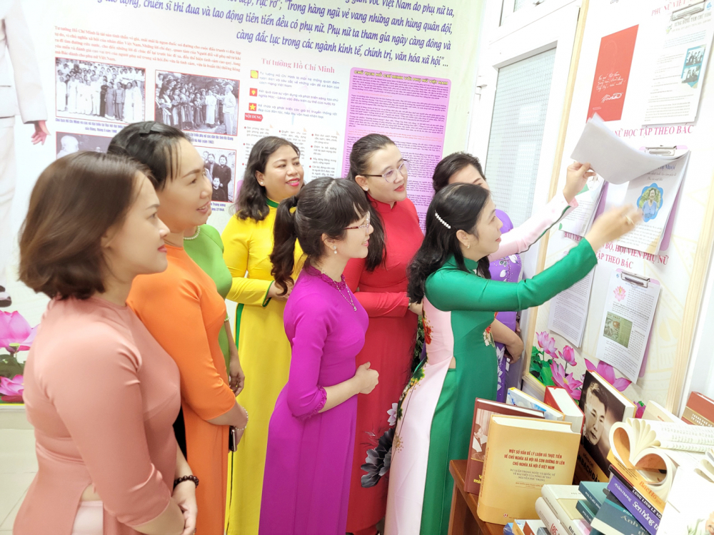 Hội LHPN quận 8 ra mắt Không gian  văn hóa Hồ Chí Minh tại trụ sở 