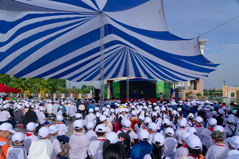 Sự kiện hưởng ứng Ngày Môi trường thế giới ngày 5/6/2023 tại huyện Bàu Bàng, tỉnh Bình Dương đã thu hút sự tham gia của hơn 1.000 người, đặc biệt là các em học sinh tại địa phương