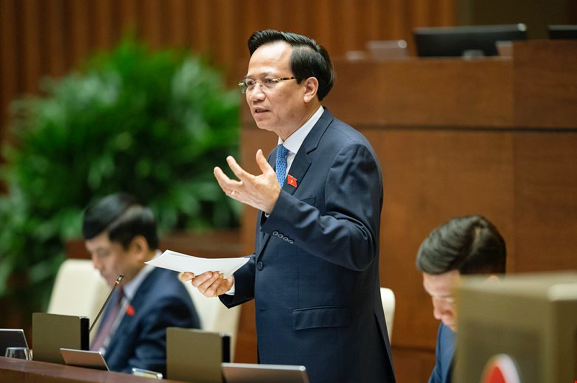 Bộ trưởng Bộ Lao động, Thương binh và Xã hội Đào Ngọc Dung đã trả lời nhiều chất vấn của đại biểu Quốc hội về vấn đề lao động, việc làm