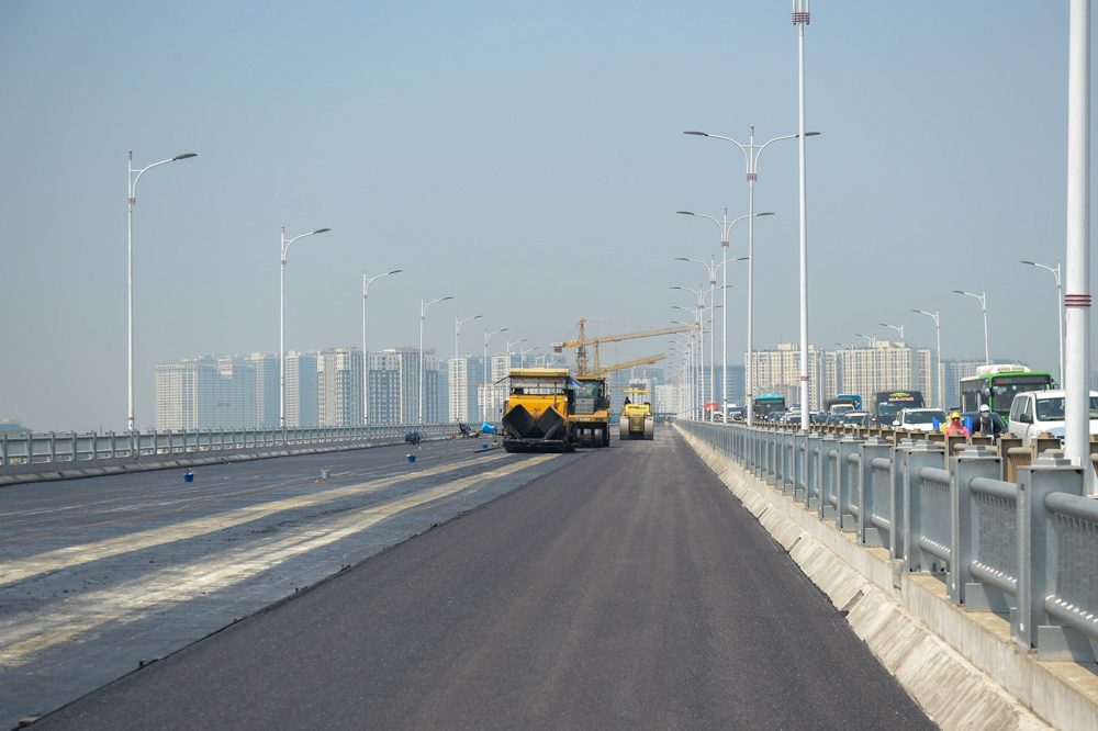 Khi đi vào hoạt động, cây cầu được kỳ vọng giúp hoàn thiện toàn bộ đường Vành đai II của Thành phố; tăng cường khả năng lưu thông giữa 2 bên bờ sông Hồng, đáp ứng nhu cầu vận tải ngày càng tăng nhanh giữa trung tâm Thủ đô với khu vực phía Bắc và Đông Bắc Thành phố. 