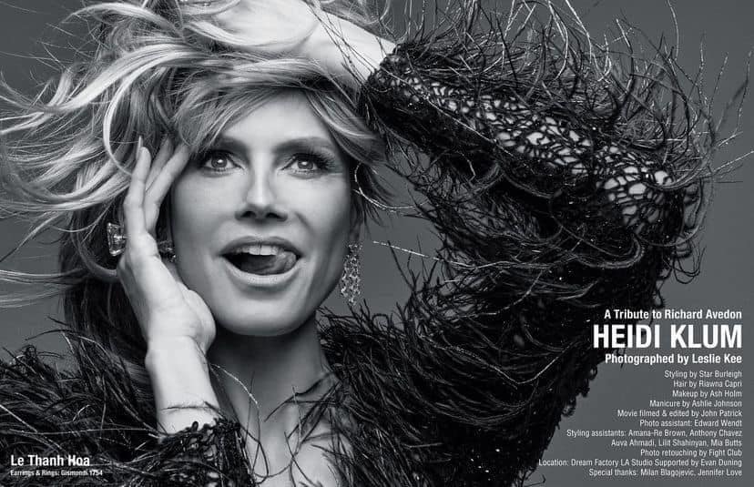 Cũng trong bộ ảnh thời trang chụp cho tạp chí Super, Heidi Klum lựa chọn thiết kế