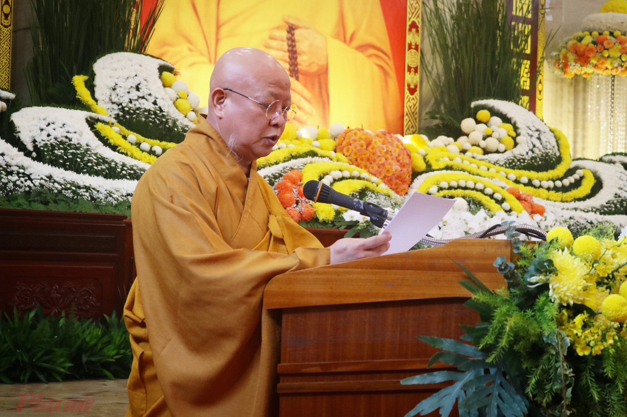 Hòa thượng Thích Lệ Trang, Trưởng ban Trị sự GHPG Việt Nam TPHCM cung tuyên tiểu sử Bồ tát Thích Quảng Đức.