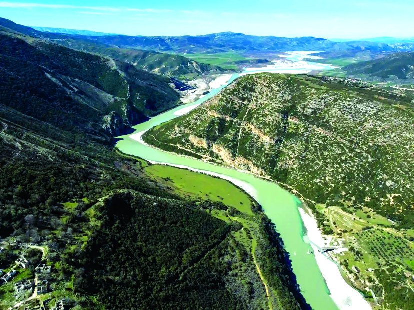 Công viên quốc gia sông Vjosa là thiên đường của những người yêu thiên nhiên - ẢNH: NICK ST.OEGGER (THE GUARDIAN)