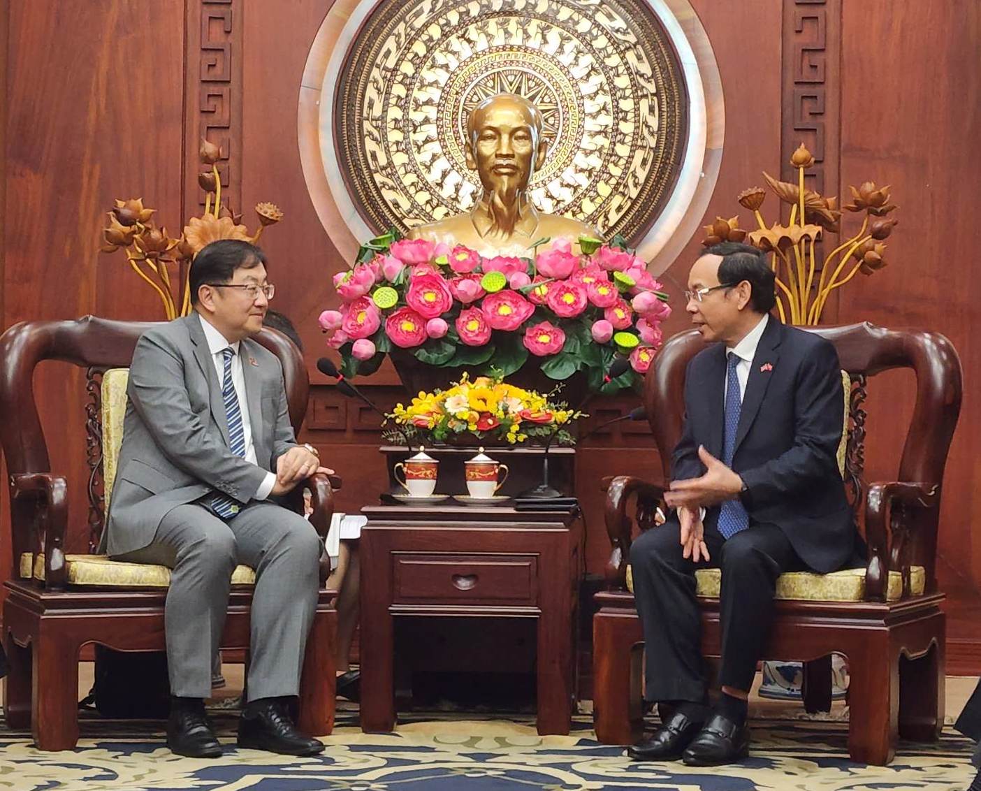 Bí thư Thành ủy Nguyễn Văn Nên tiếp Đại sứ Malaysia tại Việt Nam Dato' Tan Yang Thai đã gặp gỡ nhân chuyến làm việc tại thành phố