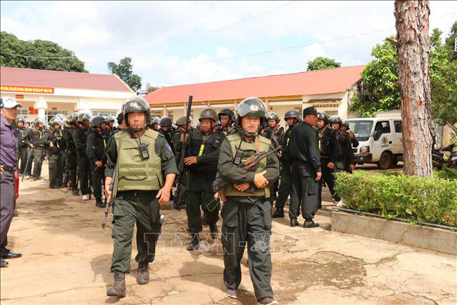 Cảnh sát Cơ động, Cảnh sát đặc nhiệm, Công an tỉnh Đắk Lắk, lực lượng đặc nhiệm Quân khu 5 phối hợp triển khai phương án vây bắt các đối tượng