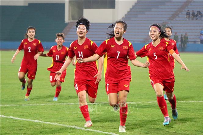 Các cầu thủ U20 nữ Việt Nam ăn mừng bàn thắng san bằng tỷ số 1 - 1 trong trận đấu gặp U20 nữ Ấn Độ. Ảnh: Trung Kiên/TTXVN