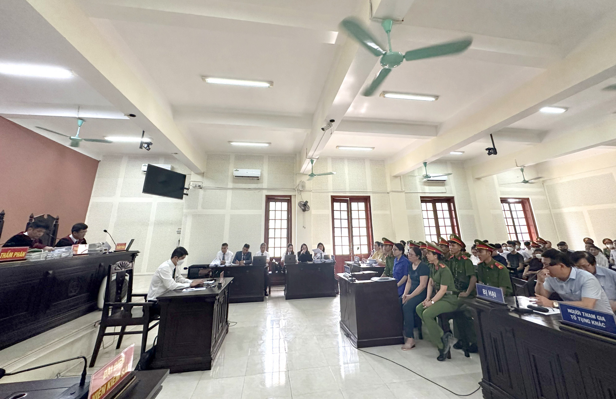Trong ngày xét xử thứ 2, đại diện VKSND tỉnh Nghệ An đề nghị đề nghị hủy bản án sơ thẩm của TAND huyện Hưng Nguyên để điều tra, xét xử lại - Ảnh: Khánh Trung