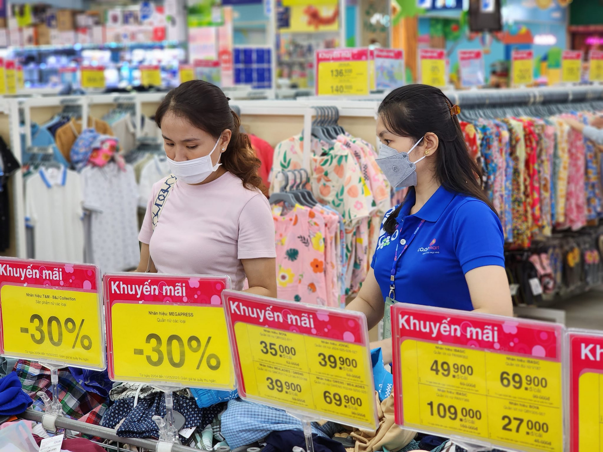 Tuần đầu tiên của Shopping Season tại Co.opmart và Co.opXtra bắt đầu bằng các sản phẩm may mặc, đồ dùng...