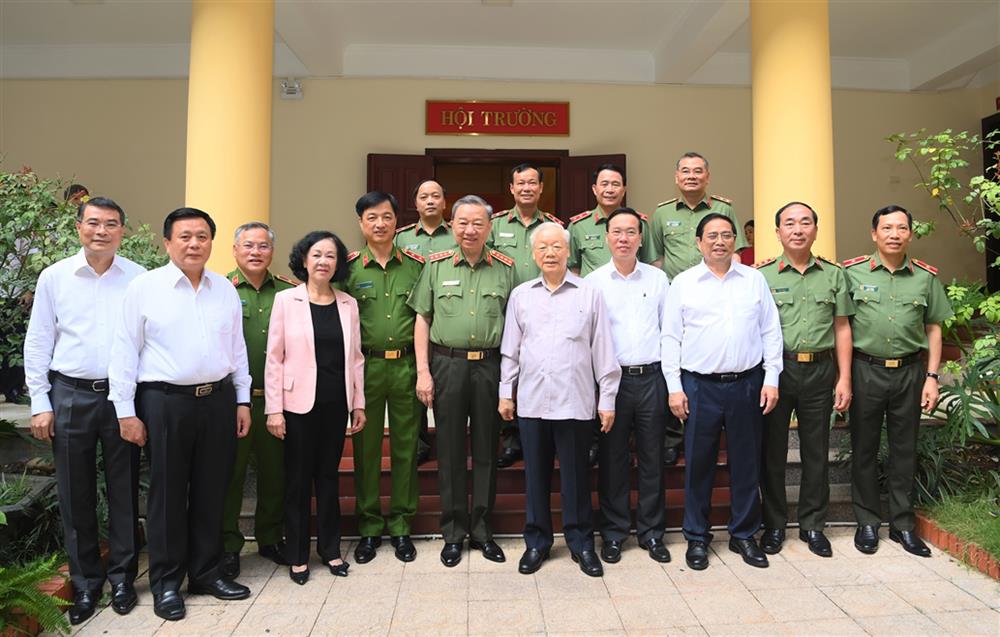 Tổng Bí thư Nguyễn Phú Trọng cùng các lãnh đạo Đảng, Nhà nước đến dự hội nghị - Ảnh: BCA