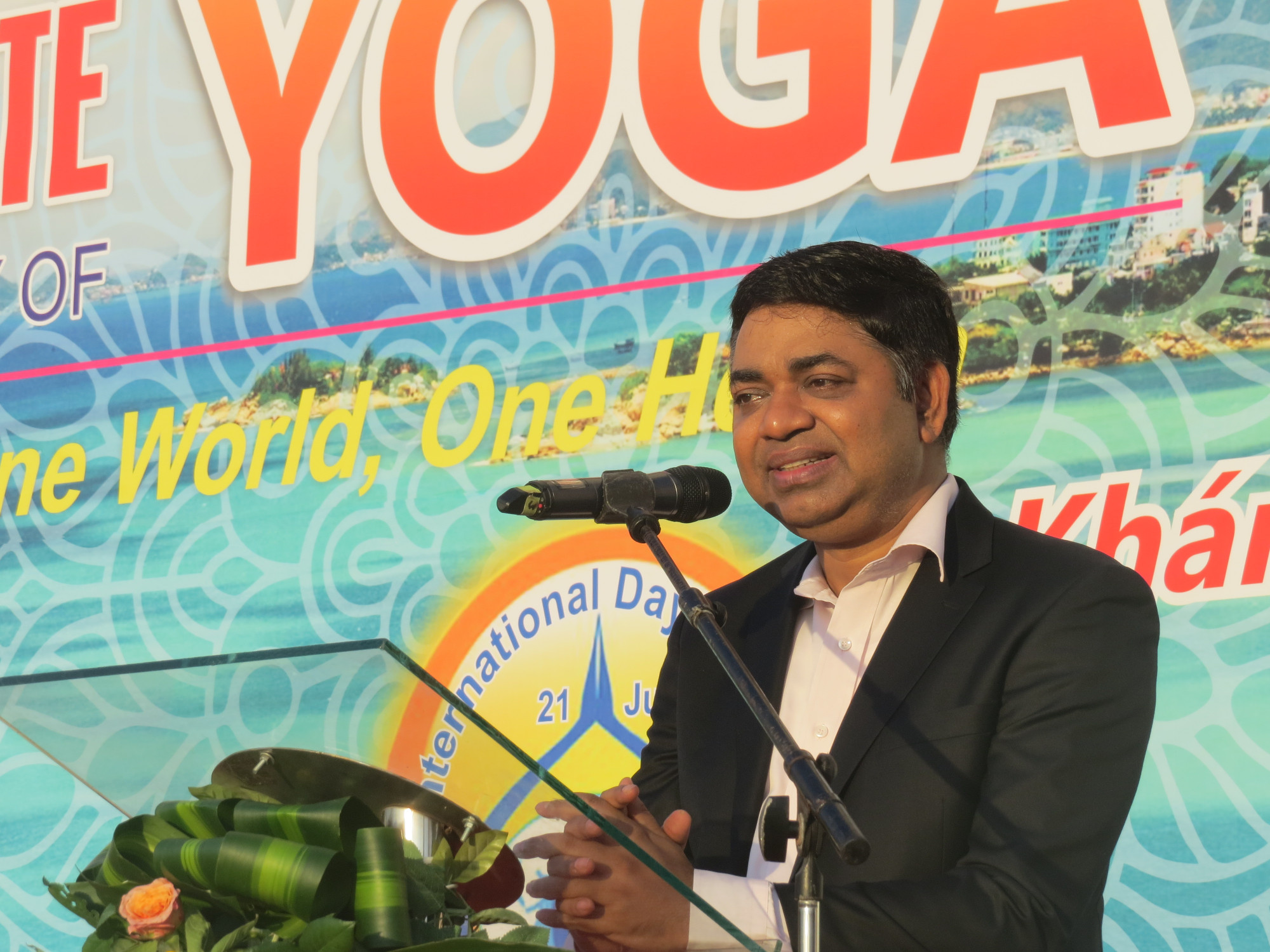 ông Madan Mohan Sethi, Tổng lãnh sự Ấn Độ tại TPHCM  cảm ơn sự đồng hành của tỉnh Khánh Hòa trong tổ chức các sự kiện, hoạt động kỷ niệm Ngày Quốc tế Yoga. Ông cũng mong muốn thời gian tới, tỉnh Khánh Hòa tiếp tục đồng hành cùng các cơ quan, đơn vị của Ấn Độ trong tổ chức tập luyện bộ môn yoga nói riêng và trong hợp tác trong các lĩnh vực  văn hoá, du lịch, thương mại…