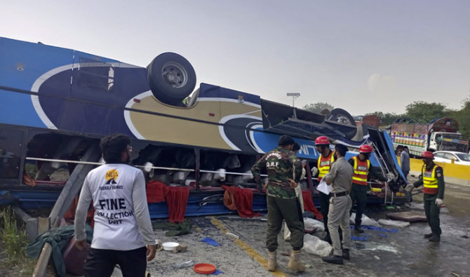 Hiện trường vụ tai nạn xe buýt khiến 12 người thiệt mạng.