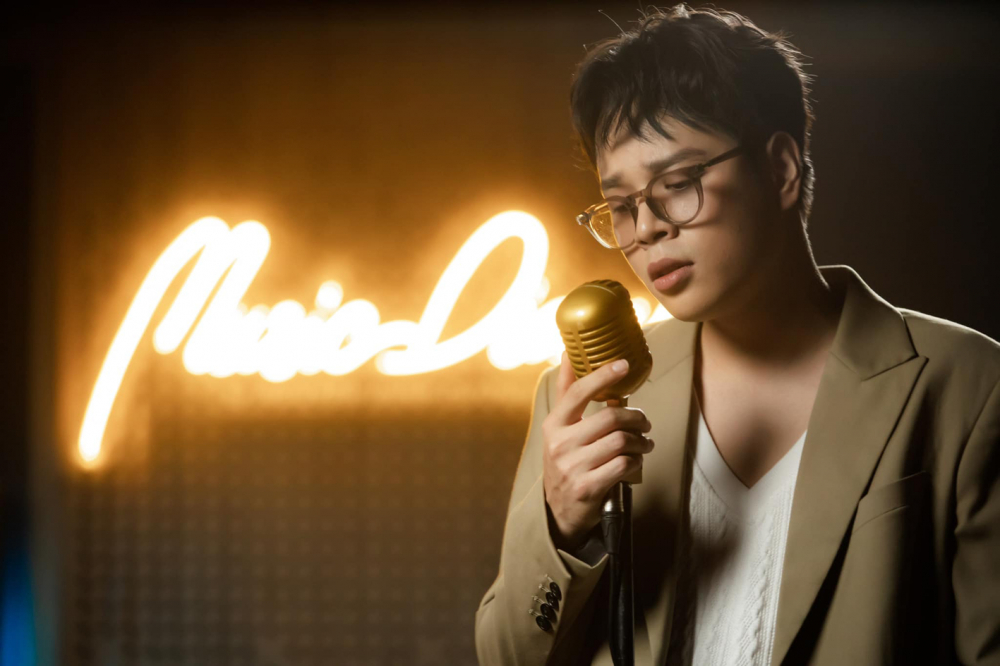 Ca sĩ Jaykii hát Ta chẳng còn nhau, trong Music Diary mùa thứ sáu của nhạc sĩ Nguyễn Minh Cường - ẢNH: NHÂN VẬT CUNG CẤP