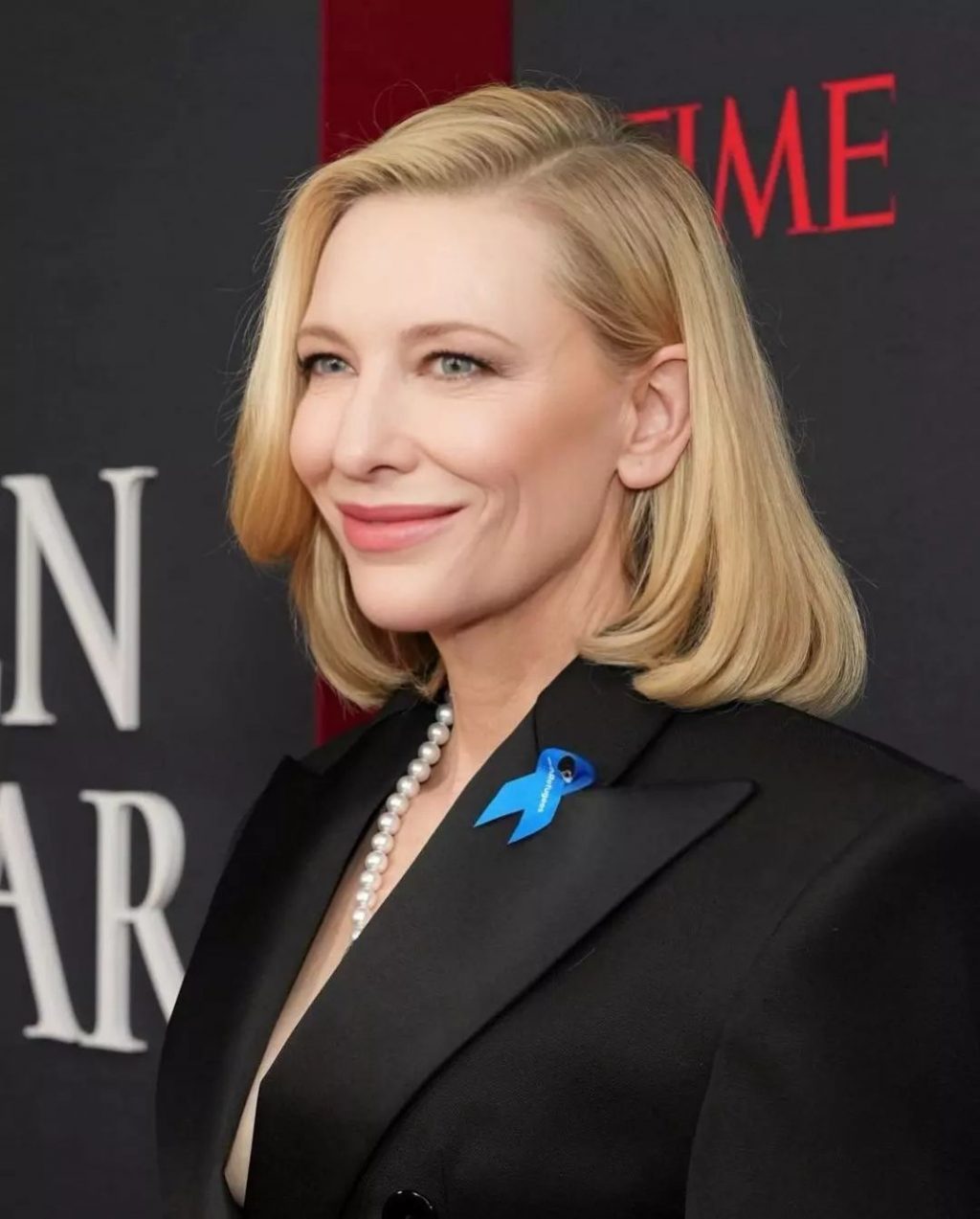 Chăm sóc da là một quá trình lâu dài: Cate Blanchett thừa nhận bản thân khá bảo thủ và kiên định về chế độ chăm sóc da của mình. Cô tin rằng ngoài việc chọn sản phẩm chất lượng, phù hợp với làn da thì cũng cần sử dụng sản phẩm đó trong một thời gian đủ dài để các dưỡng chất phát huy tác dụng nuôi dưỡng và cải thiện làn da.