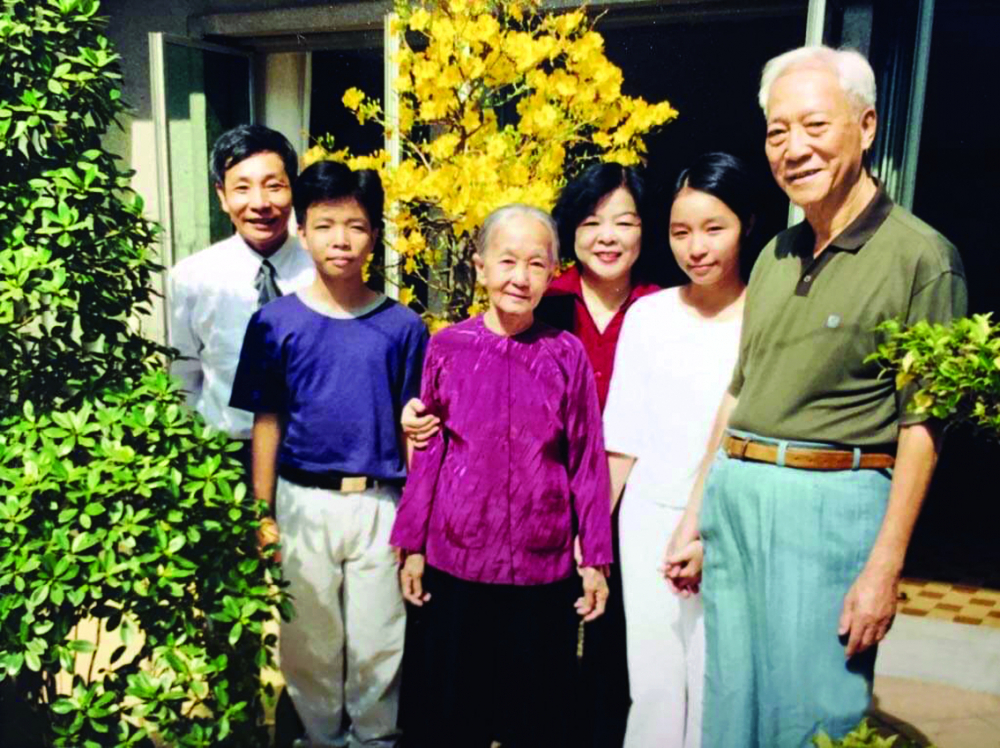 Gia đình anh Quang Thọ, chị Hằng Nga và ông bà Mai Chí Thọ