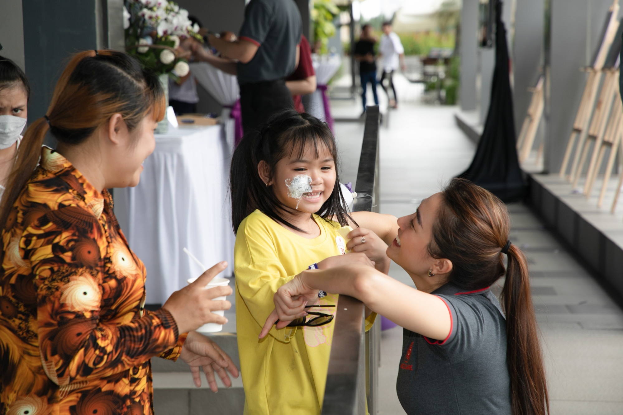  Vừa qua, á hậu Lệ Hằng tham gia chương trình Kỷ niệm Ngày Bạch biến Thế giới 28/6. Đây là một hoạt động cộng đồng nhằm tư vấn, hỗ trợ khám chữa bệnh cho các bệnh nhân bạch biến và dị tật bớt bẩm sinh, đặc biệt là các bệnh nhân nữ tự ti với vẻ bề ngoài của mình.