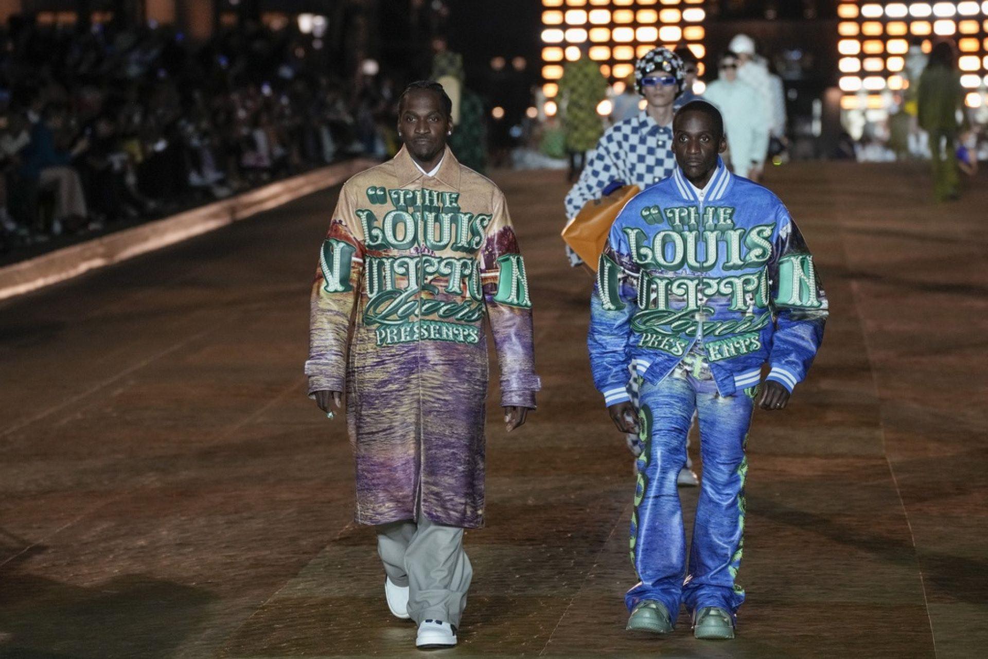 những thiết kế trong bộ siêu tập thời trang nam Xuân/Hè 2024 của Pharrell Williams trong buổi diễn catwalk của Louis Vuitto
