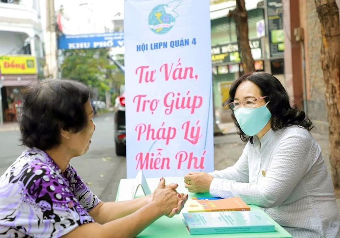 Hoạt động  tư vấn, hỗ trợ pháp luật được Hội LHPN quận 4 quan tâm thực hiện như một giải pháp phòng, chống bạo lực gia đình