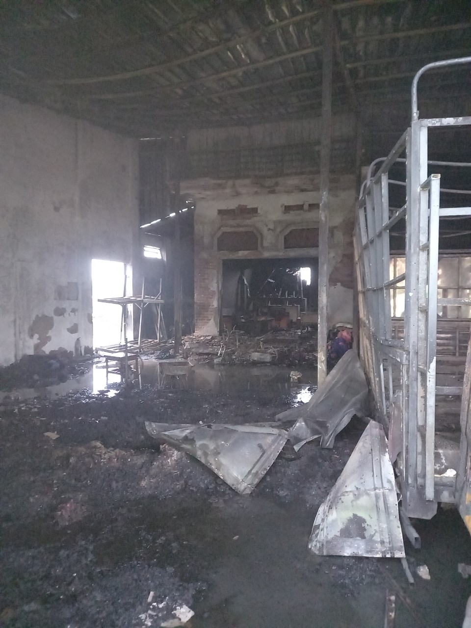 Hiện trường cháy nhà dân khiến 3 người tử vong