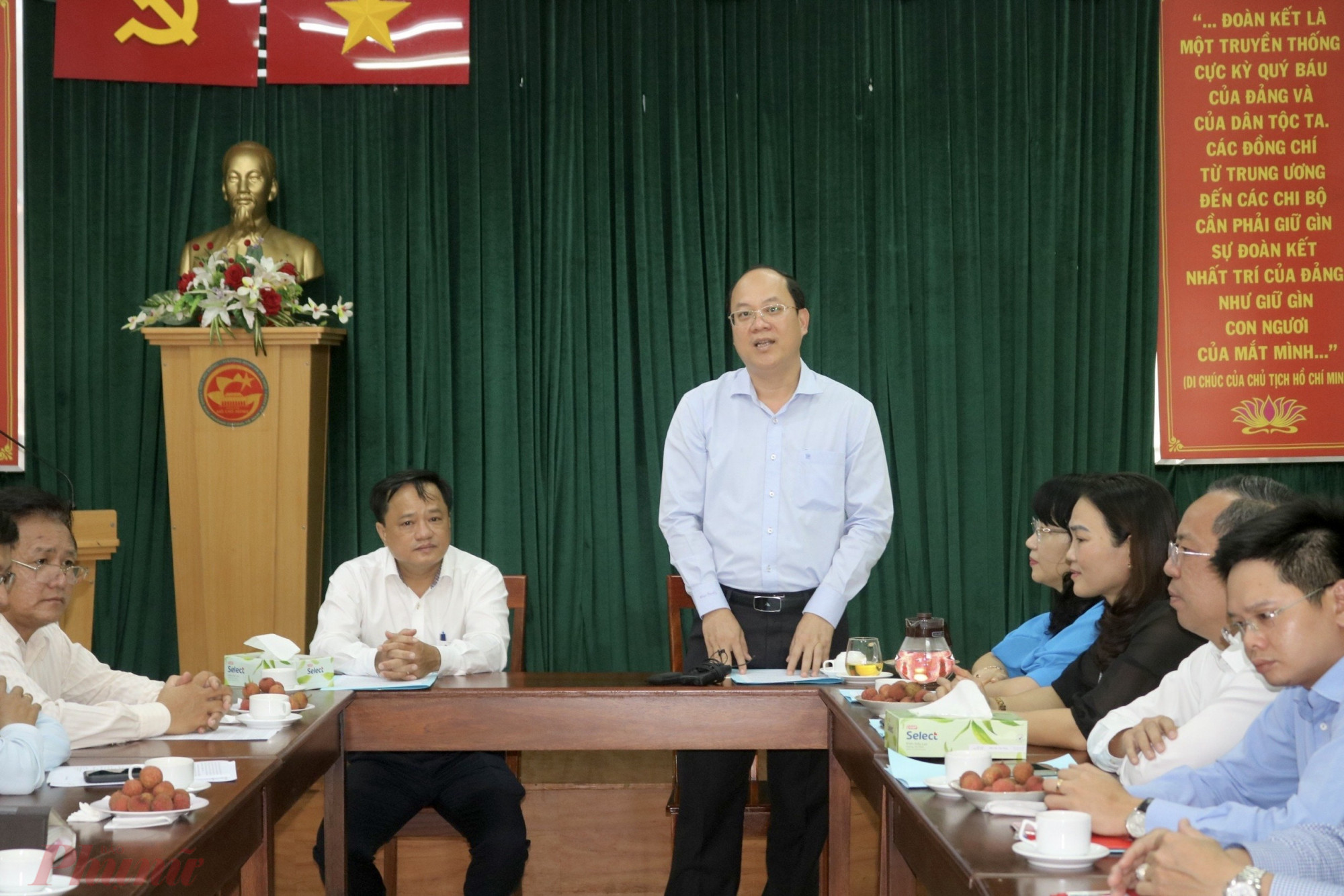 Ông Nguyễn Hồ Hải, Phó Bí thư Thành ủy TPHCM đến thăm Chi cục Phòng, chống tệ nạn xã hội thuộc Sở Lao động - Thương binh và Xã hội