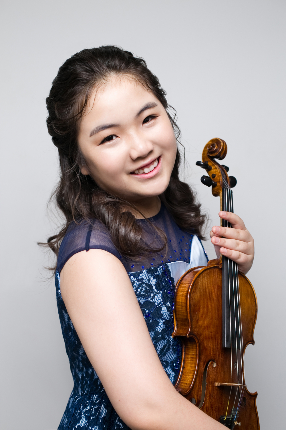 JeonMin là một nghệ sĩ violin giàu kỹ thuật cùng năng khiếu âm nhạc được ra tại Seoul năm 2006 và bắt đầu chơi đàn từ năm 4 tuổi.
