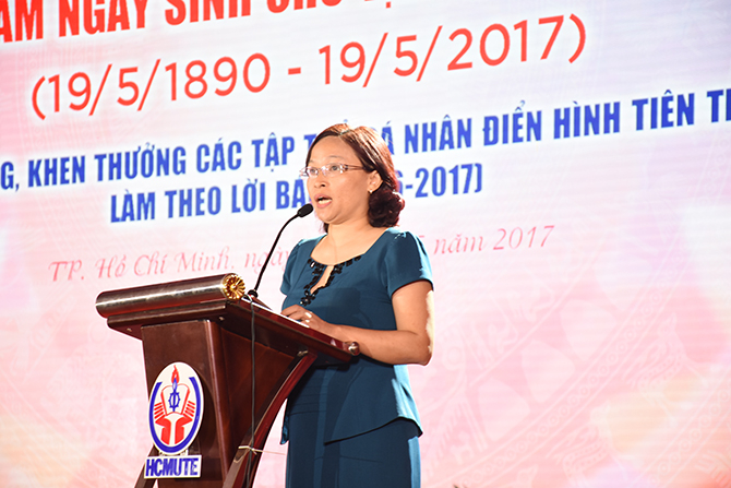 Bà Trương Thị Hiền - Phó hiệu trưởng nhà trường - được bầu giữ chức vụ Bí thư