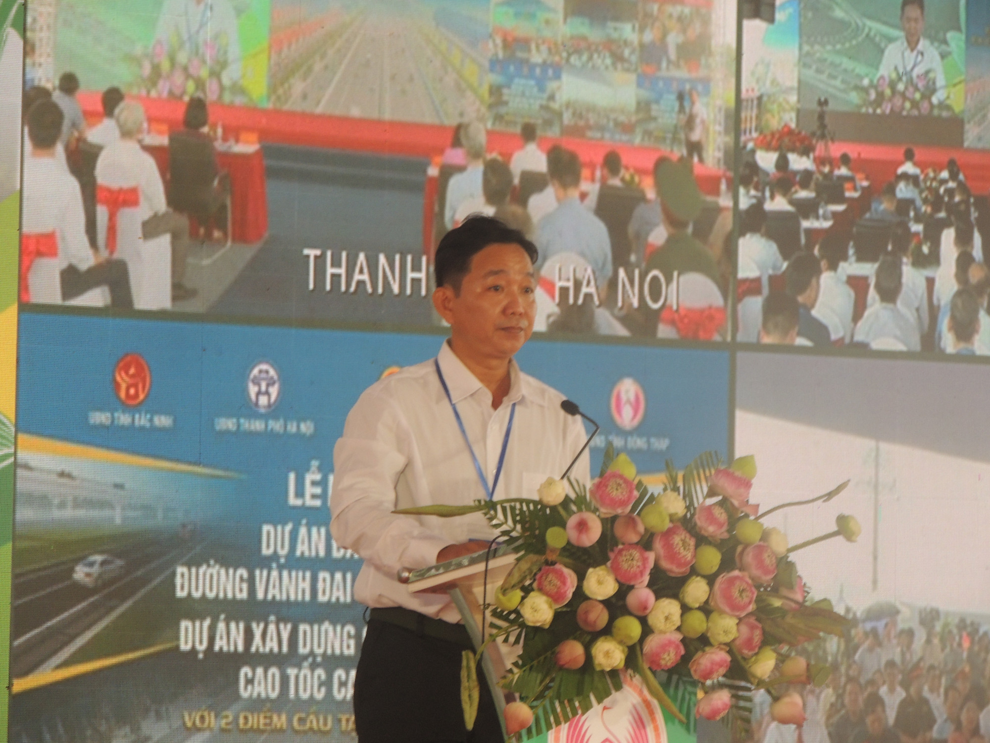 Gia đình anh Nguyễn Văn Vũ (huyện Cao Lãnh, tỉnh Đồng Tháp phải di dời nhà cửa, vườn tược để bàn giao đất phục vụ dự án 